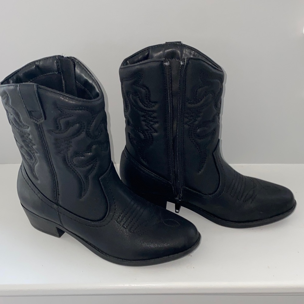 SODA Black Embroidered Cowboy Boots